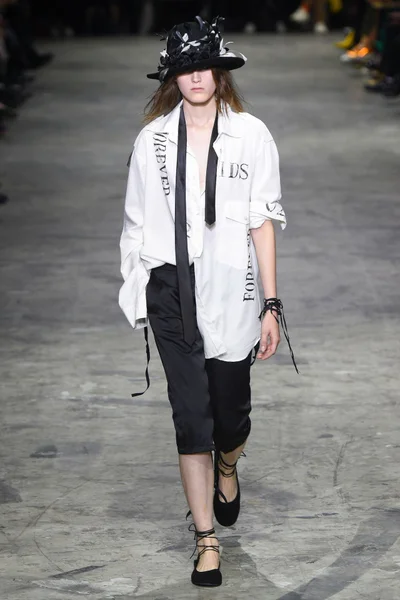 Look 3